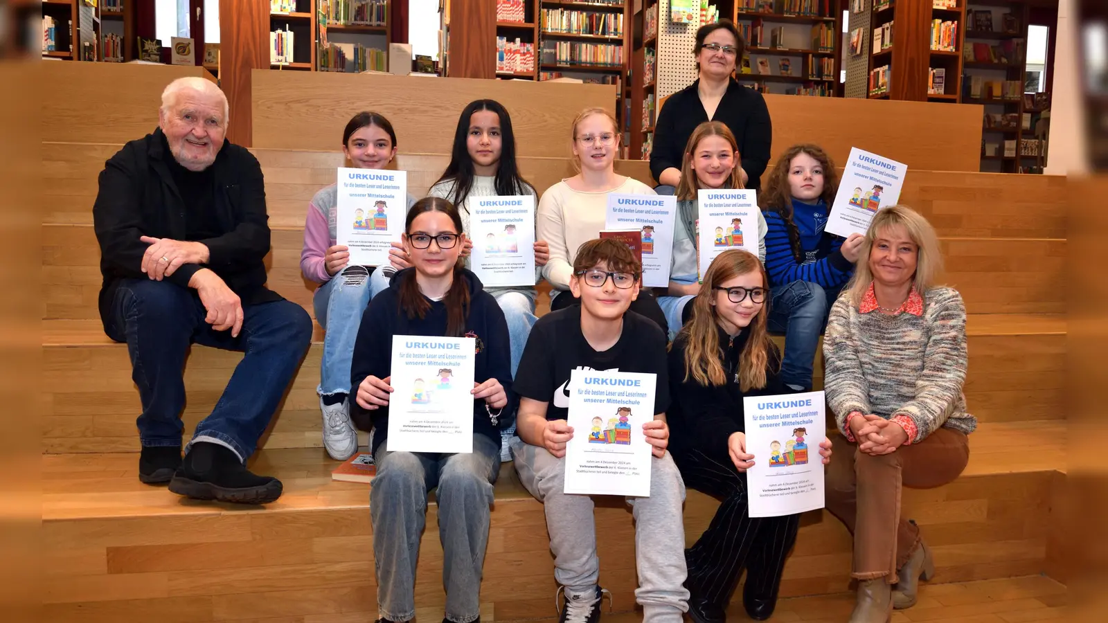 Die Teilnehmer und Teilnehmerinnen des Wettbewerbs mit Schulsieger Mateo Sosic in der Mitte. (Foto: C. Scherer)