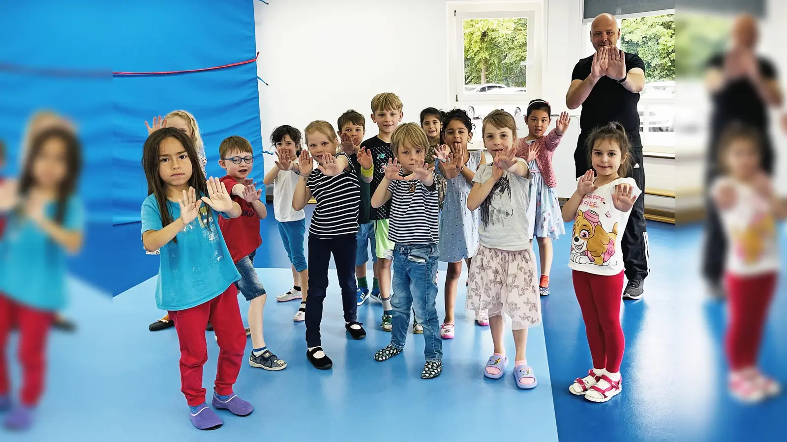 Kursleiter Uwe Wolff mit den Vorschulkindern beim Training. (Foto: Birgit Doll)