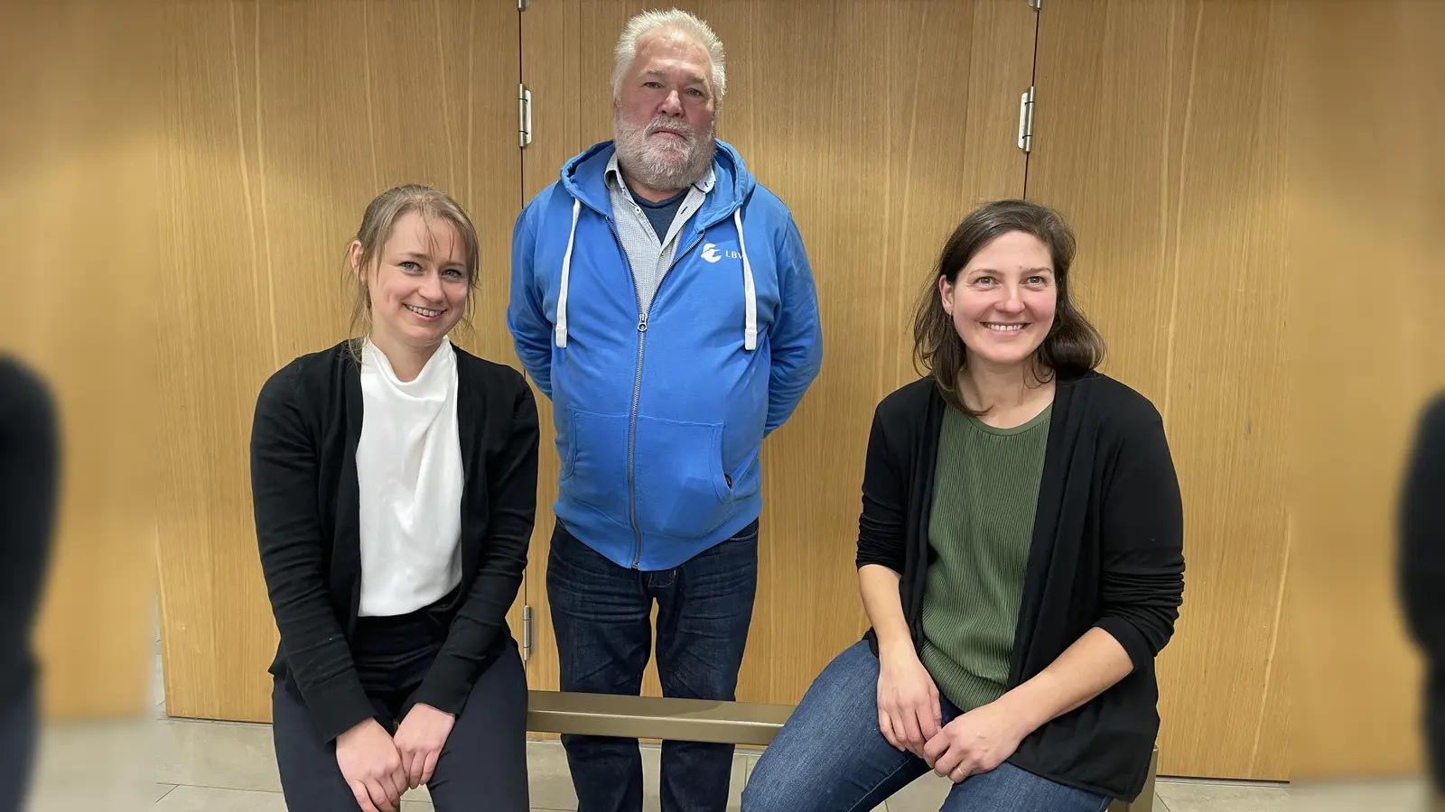 Setzen sich für Aubings Biotope ein, v.l.: Marion Schmidt (RKU), Norbert Horlacher und Katharina Spannraft (LBV). (Foto: Patrizia Steipe)