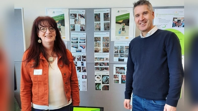 Angelika Semerad (MINT-EC Koordinatorin) und Markus Höß (Schulleiter) vertraten das Gymnasium Dorfen auf der MINT-EC Schulleitertagung in Frankfurt. (Foto: Gymnasium Dorfen)