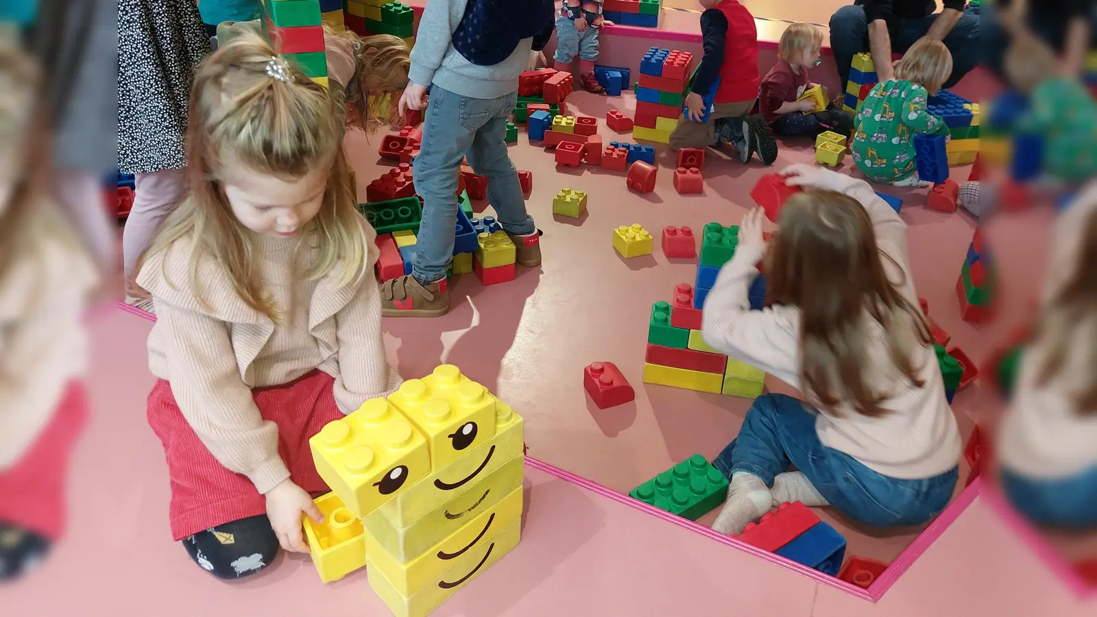 Bei Fragen zur Erziehung – auch in Kita und Schule – stehen die städtischen Beratungsstellen bereit.  (Symbolbild: bas)