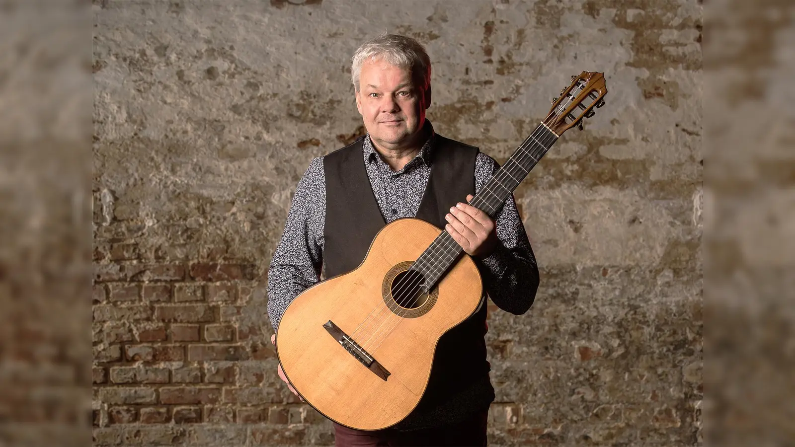 Musik aus Spanien präsentiert der Gitarrist Roger Trista Adao zum Auftakt der diesjährigen Konzerte in St. Quirin.  (Foto: privat)