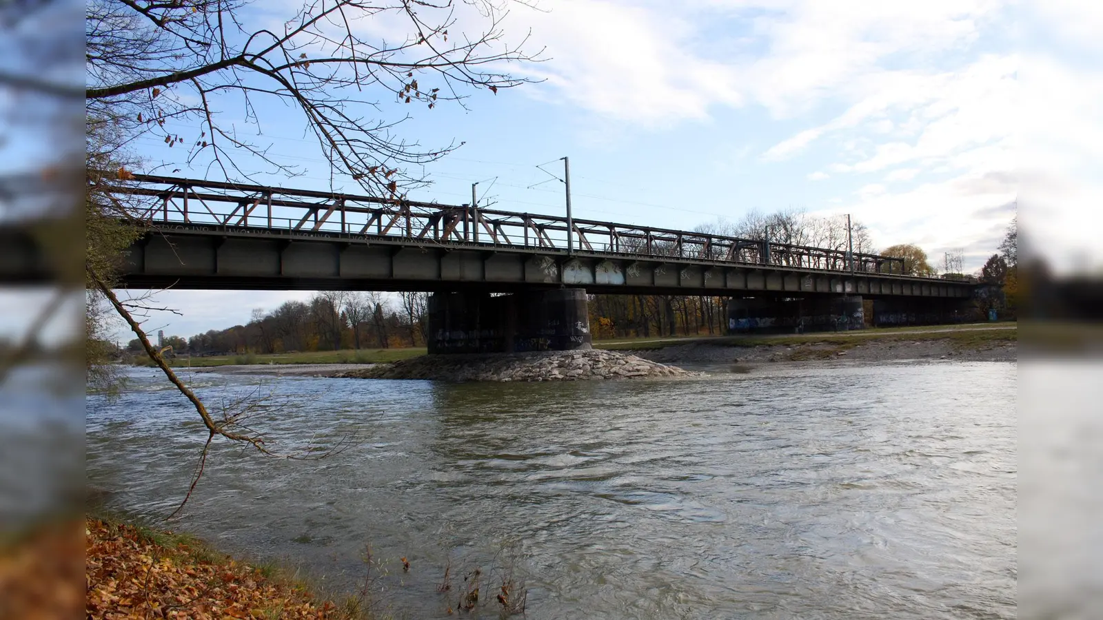 Die CSU im Stadtrat will die Braunauer Eisenbahnbrücke für den Radverkehr öffnen. (Foto: Bjs, CC BY-SA 3.0)