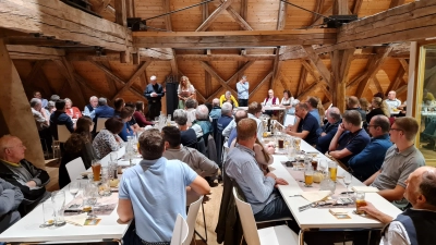 Der jährliche Ehrenamtsempfang der Gemeinde Erdweg im Wirtshaus am Erdweg. (Foto: Ölsner Werbung)