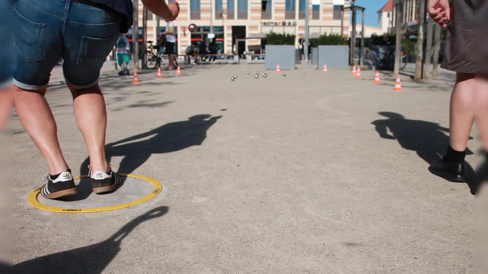 Gut geeignet: Am Oertelplatz wird in losen Abständen Boule gespielt. (Foto: bb)