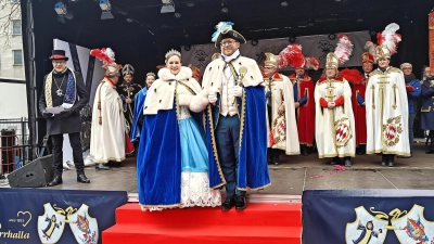 Das Prinzenpaar der Narhalla, Prinzessin Michaela II. und Prinz Christina IV., freuen sich mit allen Faschingsfreuden auf die tollen Tage, die jetzt vor ihnen liegen. (Foto: R. Bösl)