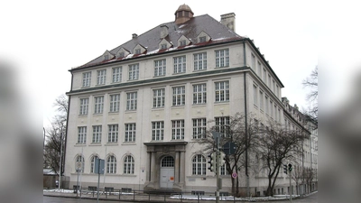 In der Mittelschule an der Führichstraße können Interessierte am Freitag das Resultat eines besonderes Integrationsprojekts sehen und hören. (Foto: Rufus46, CC BY-SA 3.0)