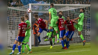 Die Partie SpVgg Unterhaching (rot) gegen TSV 1860 München dürfte erneut hart umkämpft sein. Geht es nach dem Tabellenplatz, ist Haching Favorit. (Foto: Anne Wild)