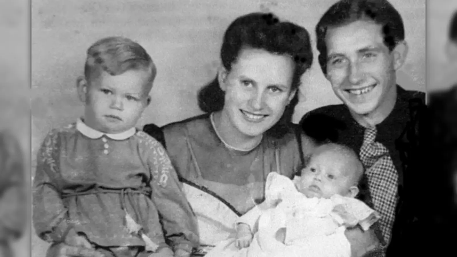 Rudolf J. König beschreibt im neuen „Laimer Almanach“ das Familienleben in der Zeit zwischen 1945 und 1958 in der Baracke Friedenheimer Straße 111. Im Bild: Rudolf, Mutter Helga, Schwester Gisela, Stiefvater König. (Foto: Rudolf Josef König)