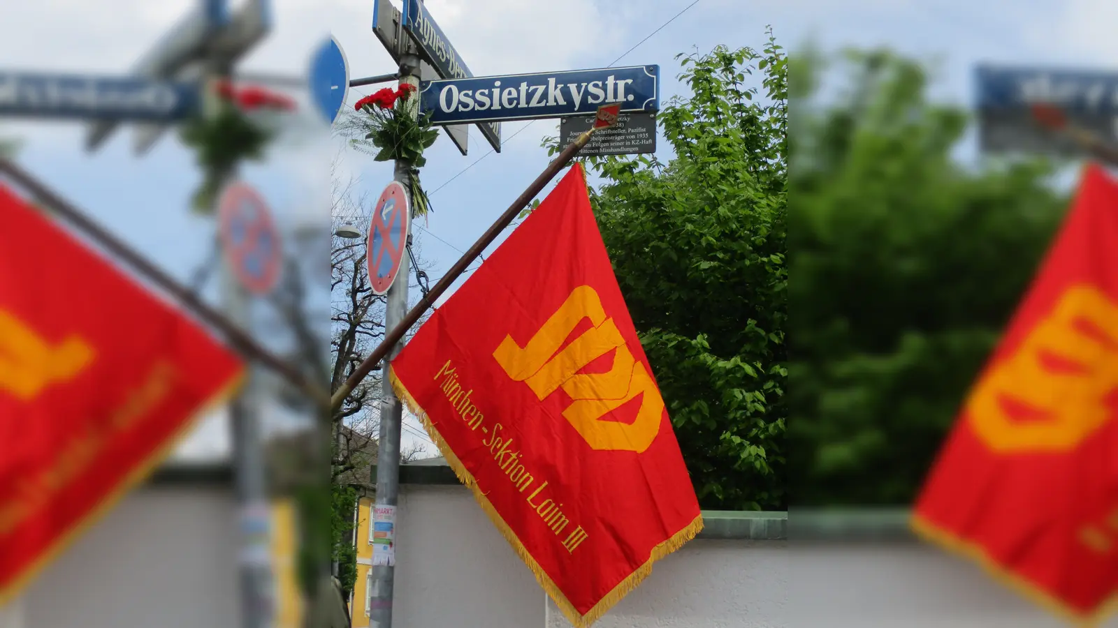 Die Laimer SPD schmückte das Schild der Ossietzkystraße im Viertel. (Foto: SPD)