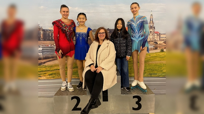 Anastasia Hettich, Yuma Yanagitani, Trainerin Vera von Meyeren, Mia Yanagitani und Rebecca Rusu vom ERSCO können stolz sein auf ihre Leistungen. (Foto: ERSCO)