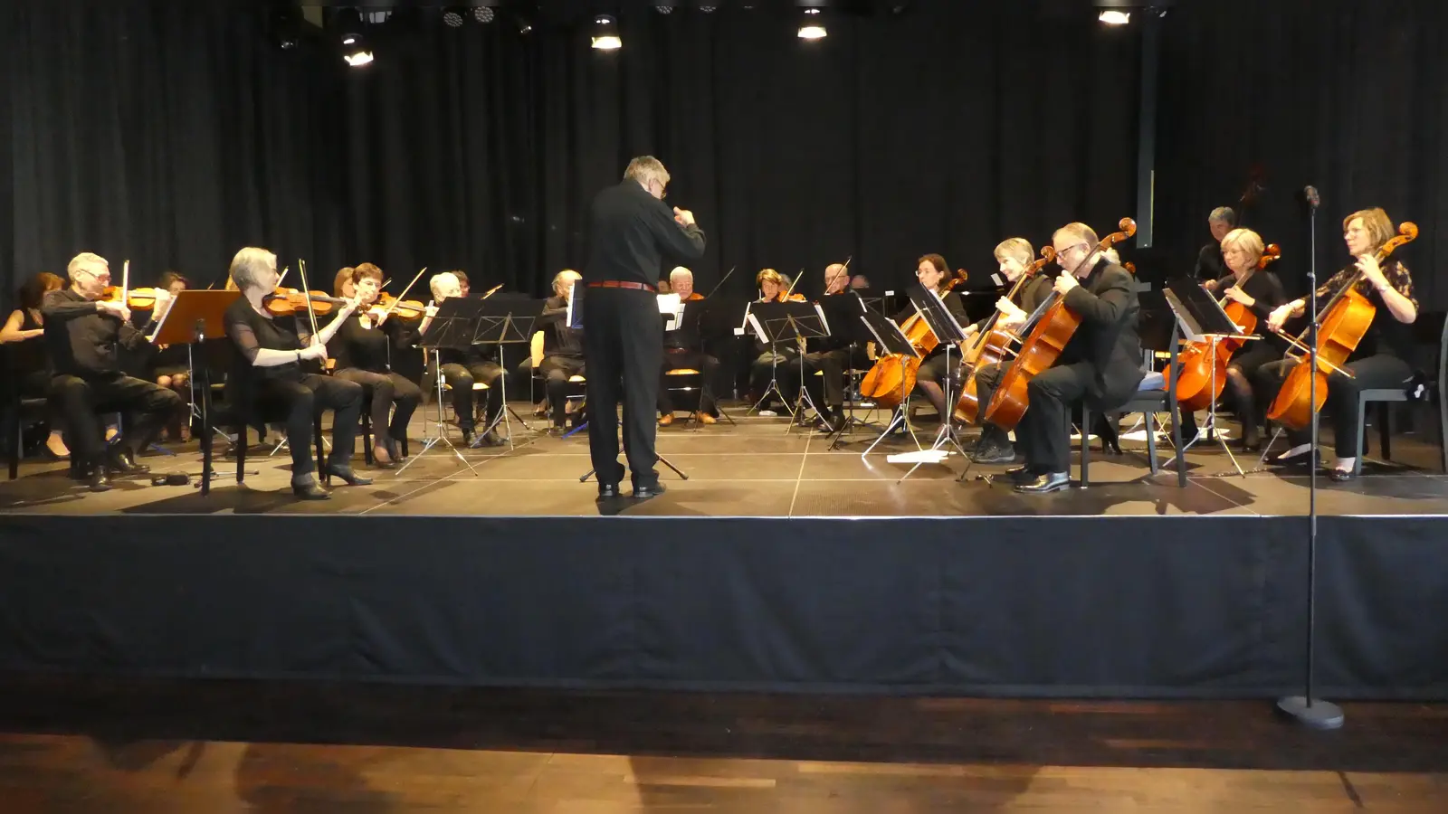 Das STRAK-Orchester gastiert nach einer langen, pandemiebedingten Pause am Sonntag, 1. Mai, im Puchheimer Kulturcentrum PUC. (Foto: Livia Schommer)