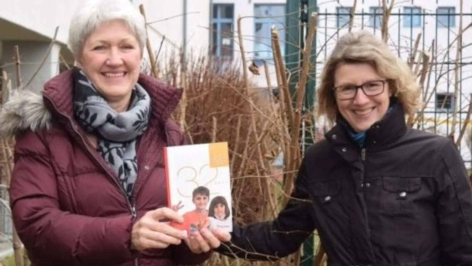 Elke Dietrich (li.) und Petra Klügl, Vorstandsfrauen im Integrationshilfeverein, freuen sich auf das neue Jahr mit den ausländischen Schulkindern.  (Foto: pst)