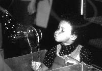 Fasziniert nicht nur Kinder: Seifenblasen. 	Foto: Museum