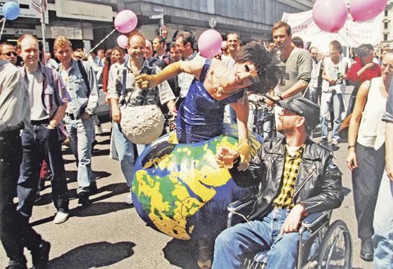 Momentaufnahme auf der CSD-Politparade in München 1995. Foto: Horst Middelhoff