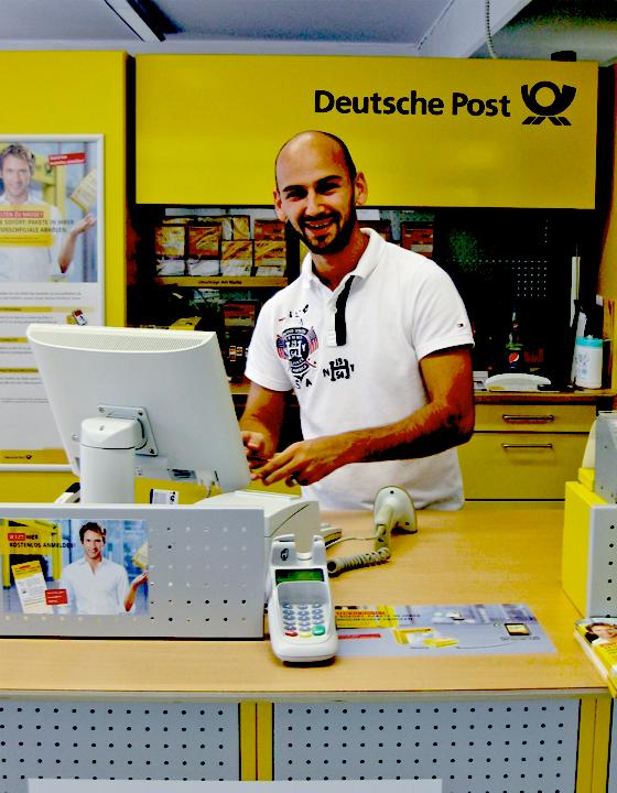 Der Postschalter ist schon betriebsbereit in der neuen Filiale Schulstraße/Ecke Hauptstraße