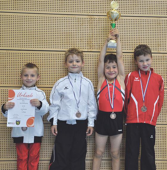 Finley Khauer, Jona Laven, Leo Holly und Adam Marusa (v. l.) waren die jüngsten Turner bei den Oberbayerischen Mannschaftsmeisterschaften.	Foto: VA