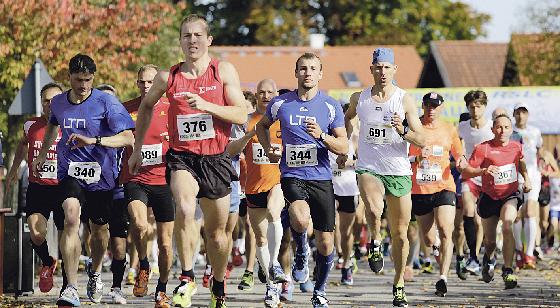 Der Holzkirchner Marktlauf zieht jedes Jahr mehr Menschen in seinen Bann. 	Fotos: VA