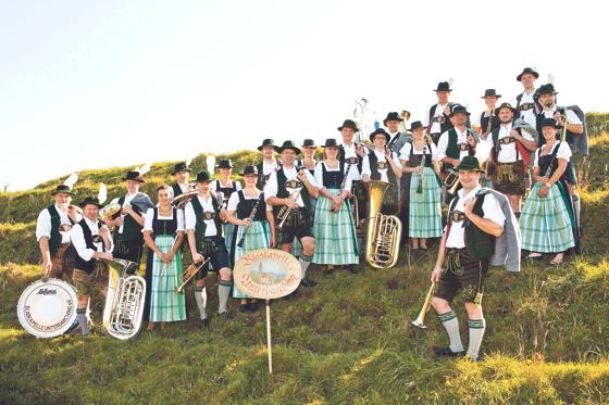 Die Unterhachinger Blaskapelle lädt am 11. Juli zur Sommerserenade auf dem Schloßplatz in Valley ganz herzlich ein. Der Musikgenuss ist kostenfrei.	Foto: VA