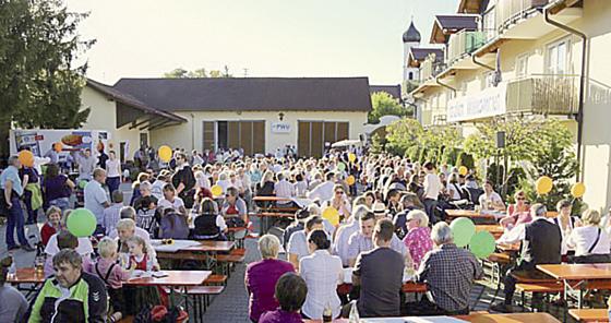 Nur bei schönem Wetter findet das Fest der Parteifreien Wähler statt.	Foto: VA