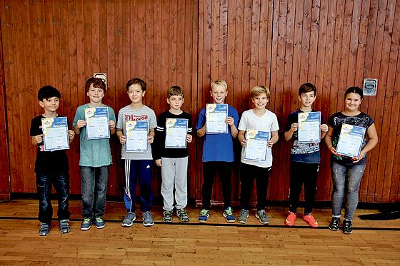 Die stolzen Teilnehmer der mini-Meisterschaft im Tischtennis beim TSV Waldtrudering.	Foto: privat