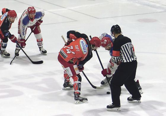 Charlie Taft gelang beim 1:4 beim EC Peiting der einzige Treffer für den EHC.	F: smg / Chris Unverdorben