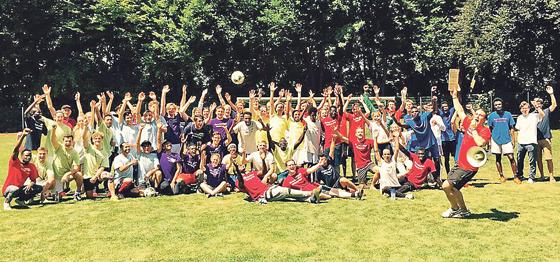 Viele Sieger  beim zum ersten Mal ausgetragenen Fußballturnier »Malteser Cup« stand neben der sportlichen Leistung auch die Integration im Vordergrund.	         Foto: Lukas Nathrath