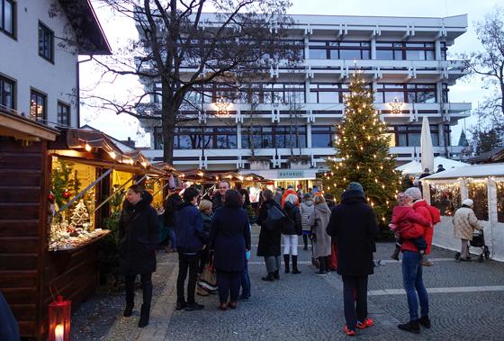 Die Freunde der Gemeinde Grünwald veranstalten einen Adventsmarkt vor dem Grünwalder Rathaus. Der Nikolaus hat sein Kommen auch zugesagt.	Foto: Freunde Grünwalds