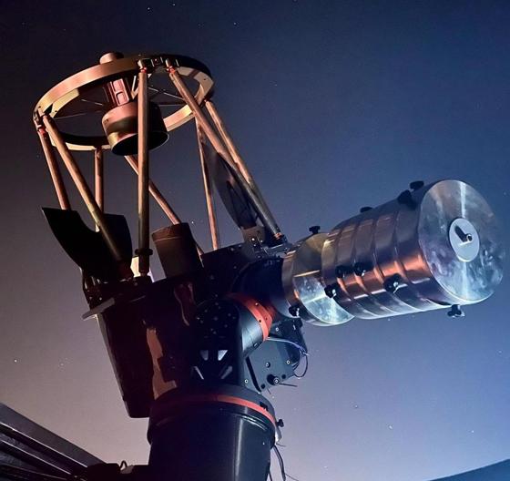 Das hochpräzise digitale Teleskop RC600 lädt zur Entdeckungstour durch die Sternenwelt ein. Foto: Schule