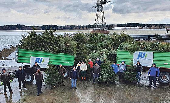 Die Junge Union im Landkreis Ebersberg holt am 7. Januar ausrangierte Weihnachtsbäume ab. Die eingesammelten Spenden kommen einem sozialen Zweck zu Gute. Foto: JU Ebersberg