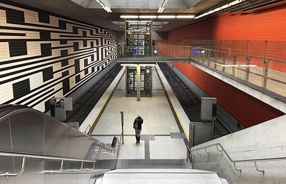 Zwischen den Bahnhöfen Olympiazentrum und Oberwiesenfeld (Foto) werden gut 700 Meter Schienen erneuert. Foto: dm