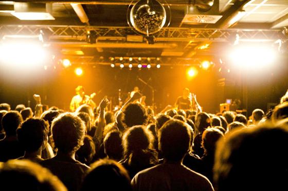 Bei ca. 500 Jugendkulturveranstaltungen pro Jahr bringt Feierwerk gut 1.000 Künstler und Bands in die Viertel. Foto: Severin_Schweiger