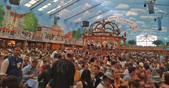 Die Getränkepreise für das bevorstehende Oktoberfest stehen nun fest.  Foto: std