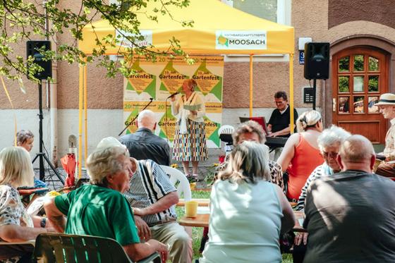 Viele Gäste kamen zum Jubiläumsfest des Nachbarschaftstreffs Karlingerstraße. Foto: quirin leppert fotografie