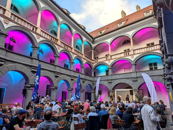 Den Feierabend in einem der schönsten Renaissance-Innenhöfe Bayerns genießen, das kann man beim Denkmalsommer in der "Alten Münze". Foto: J. Steinbach, BLFD