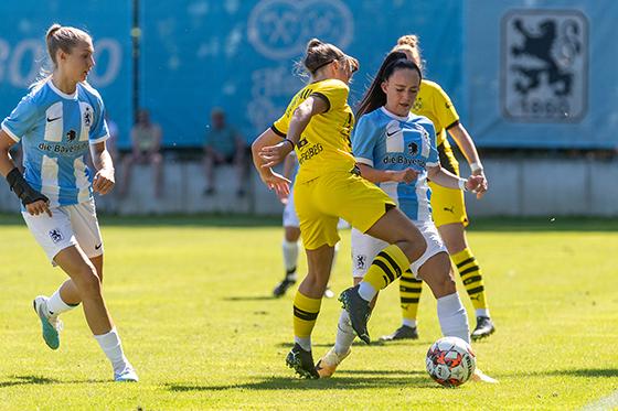 In aller Freundschaft: Löwinnen gegen Borussinnen. Foto: Anne Wild