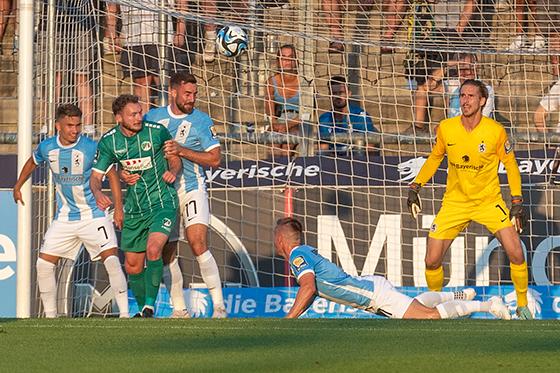 Unglücklich: Fabian Greilinger beim Eigentor. Foto: Anne Wild