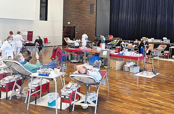 Die BRK Bereitschaft Ismaning ruft wieder alle Bürger zum Aderlass auf der Blutspendeliege auf - diesmal im Bürgerhaus Unterföhring. Foto: BRK Bereitschaft Ismaning