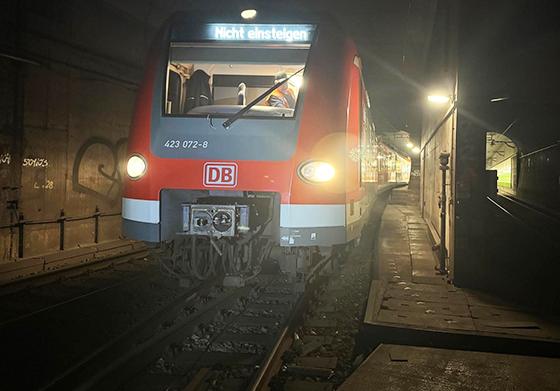 Eine entgleiste S-Bahn hat am Donnerstagmorgen zu erheblichen Behinderungen auf der Stammstrecke geführt. Foto: Bundespolizei