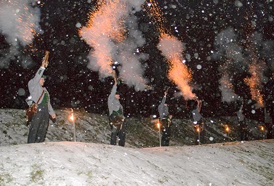 Die Böllerschützen der D Hachingertaler Unterhaching freuen sich auf viele Gäste beim Nikolausböllern. Foto: Böllerschützen