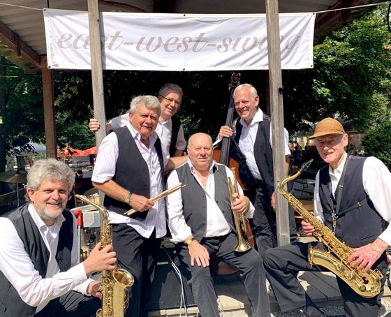 East West Swing sorgt im Kulturhaus Neuperlach für beste Laune und bietet Gelegenheit, mal wieder das Tanzbein zu schwingen. Foto: VA