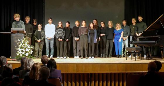 Schüler des Max-Mannheimer-Gymnasiums in Grafing haben das Schicksal von Lorenz D. für die Gedenkveranstaltung aufbereitet.  Foto: Landratsamt Ebersberg