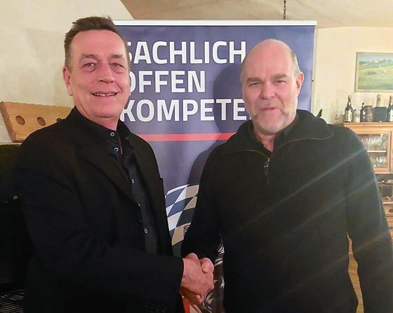 Der frisch gebackene und der scheidende Kreisvorsitzende der Bayernpartei: Walter Schmidtke und Robert Böhnlein (v.l.). Foto: Bayernpartei