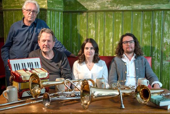 Begleitet wird Gerd Anthoff von Florian Burgmayr, Hans Kröll und Carina Freisleben. Foto: Adrienne Meister