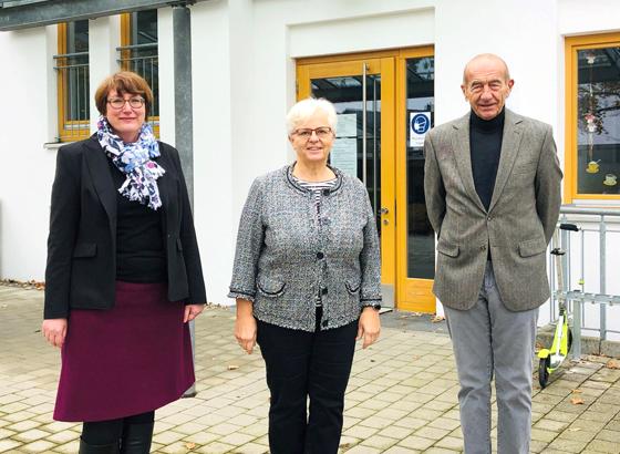 Gemeinsam für die Arbeit der Nachbarschaftshilfe im Einsatz: Geschäftsführerin der NbH Taufkirchen, A.Schatz, G. Eggers, 1. Vorsitzende der NbH und O. Lobinger, stellvertretender Vorsitzender der NbH (v.l.). Foto: hw