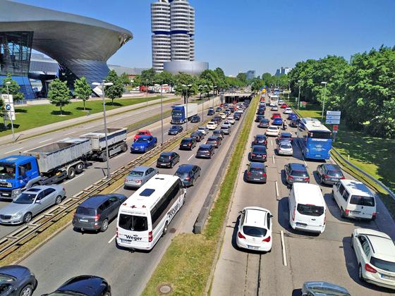 Der Verkehr in München hat 2023 zehn Todesopfer weniger gefordert als 2022. Jedoch gilt weiterhin: Jeder Tote ist einer zuviel. Foto: std