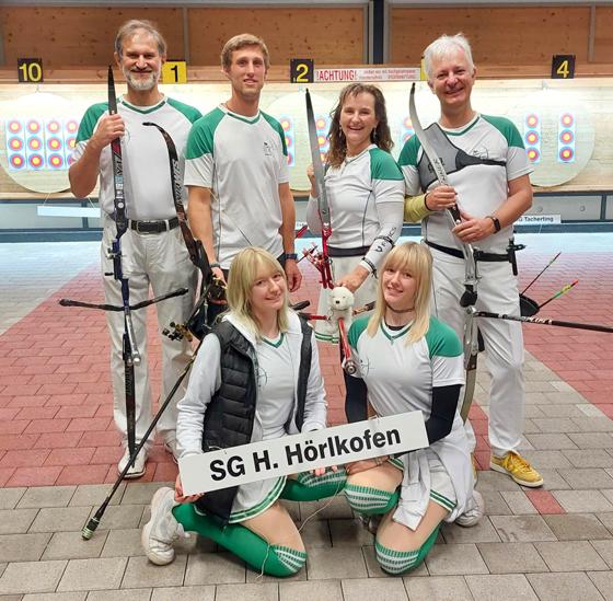 Oben von links nach rechts: Rafa&#322; Iciek, Adrian Bendfeldt sowie Marzena und Mario Wrodarczyk. Unten Jessica und Nicole Lach. Foto: Verein