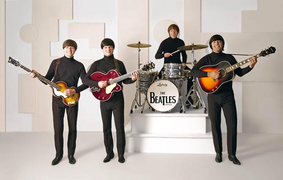 Auch äußerlich ist die Tribute Band dem Original sehr ähnlich. Der Bassist hat sogar, wie Paul McCartney, den Linkshänderbass gelernt. Foto: Beatles Tribute Show