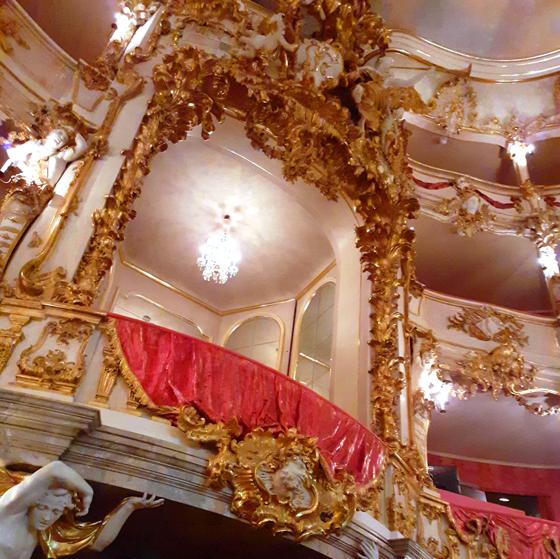 Im königlichen Ambiente des Cuvilliéstheaters werden Liebeslieder und Folkloristisches erklingen.  Foto: mha