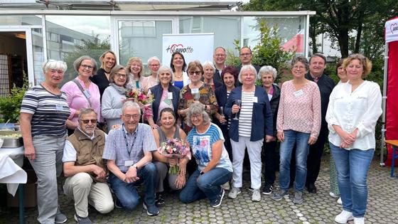 Zahlreiche Gratulanten, darunter Bürgermeister Wolfgang Panzer und MdL Claudia Köhler fanden sich ein, um dem Team der Klawotte Unterhaching zum stolzen 10. Geburtstag zu gratulieren. hw